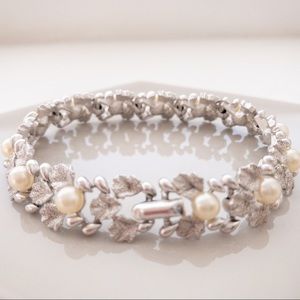 Vintage 1960 silver pearl floral chain bracelet